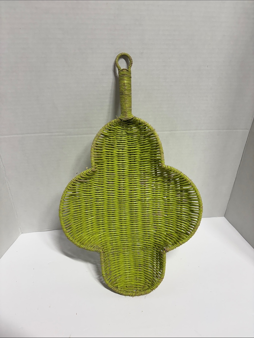 Vintage Woven Rattan Clover-Shaped Chartreuse Green Wall Decor Serving Basket
